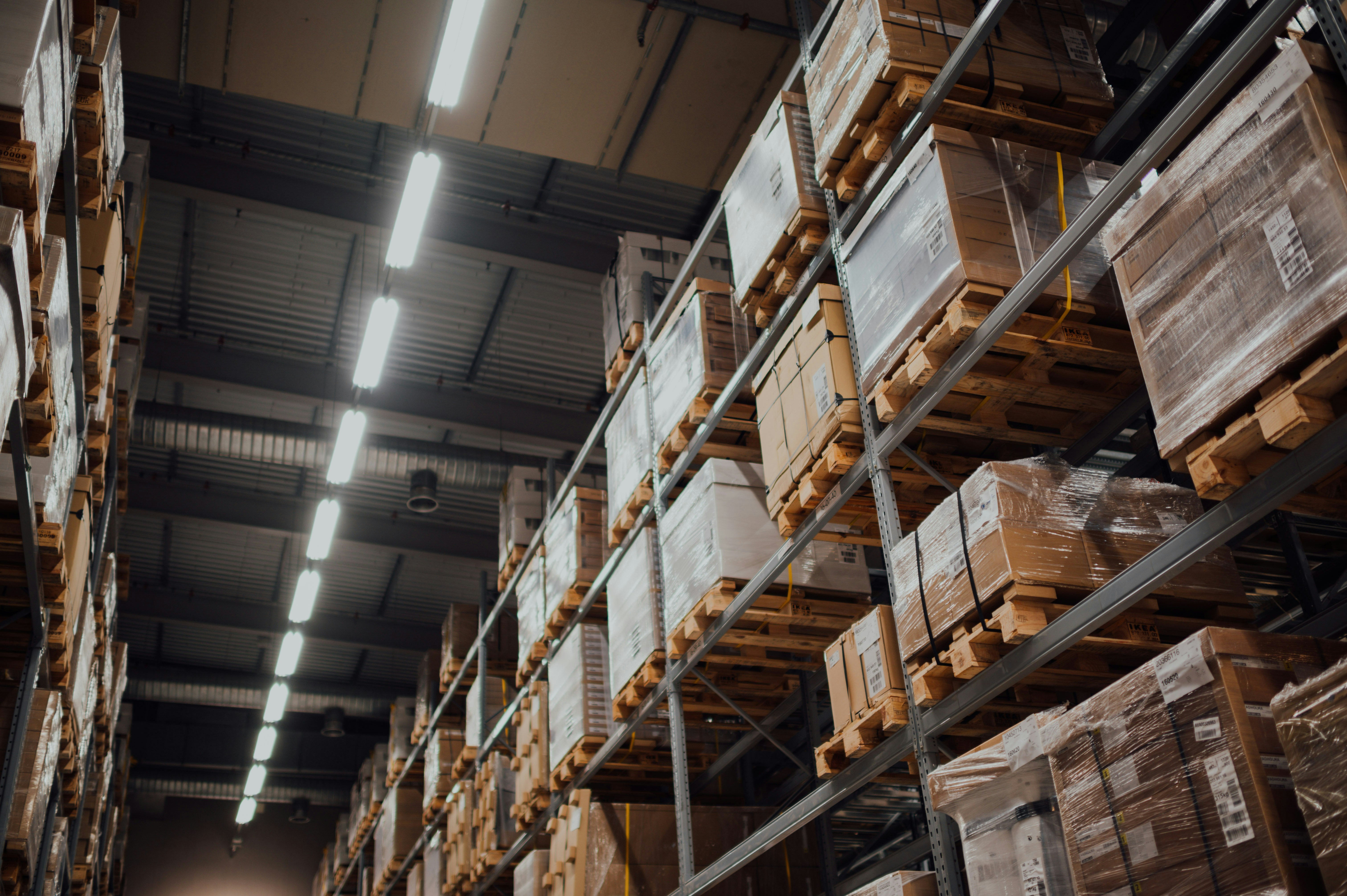 Warehouse supply chain with organized inventory